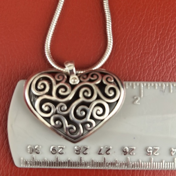 Beautiful Brighton open heart pendant and silver tone necklace. Great condition! - Picture 5 of 9